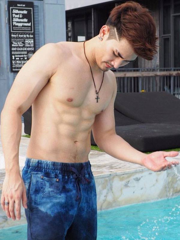 ดิว The Star 9 ถอดผ้าโชว์เซ็กซี่