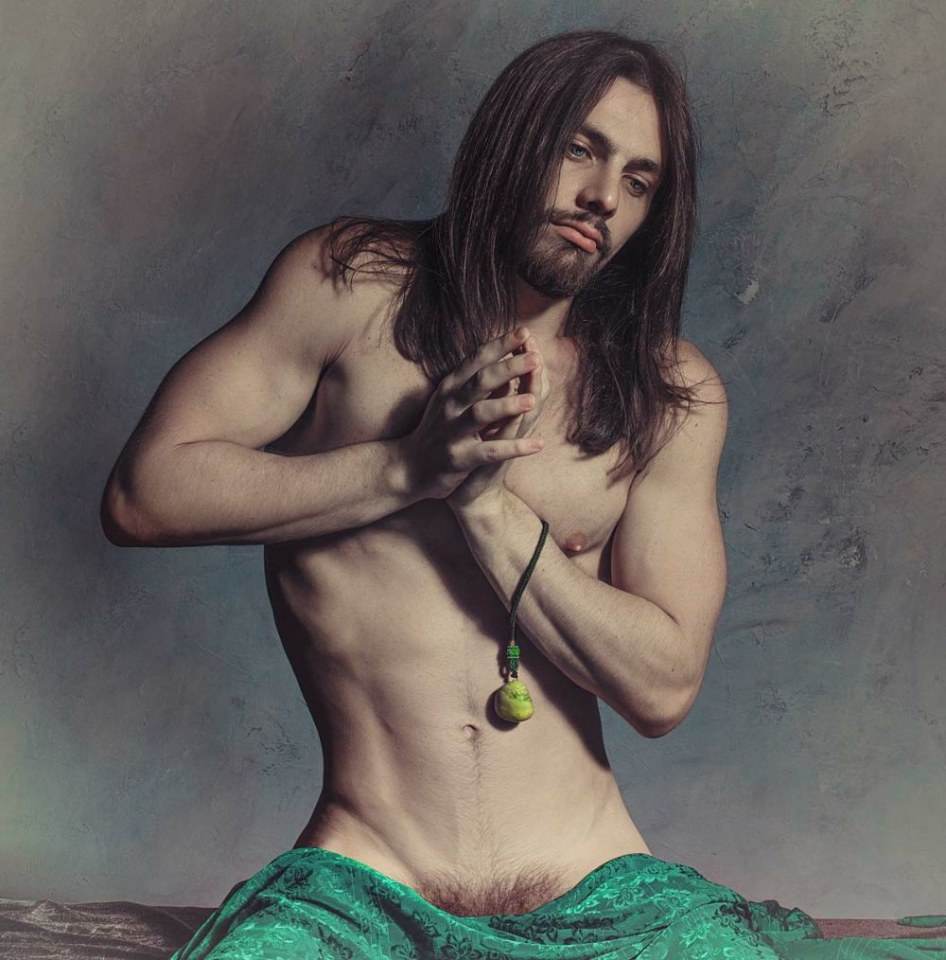 hot male 100 (18+)