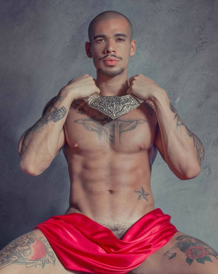 hot male 100 (18+)