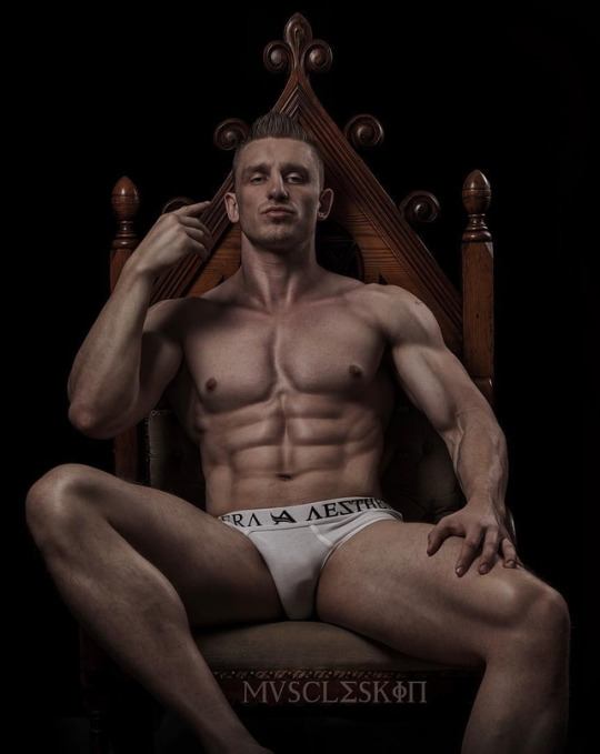 hot male 100 (18+)