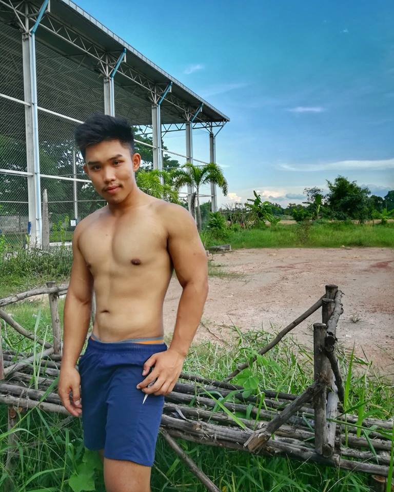 หนุ่มเข้มหล่อบ้านๆ แสบทรวง 001