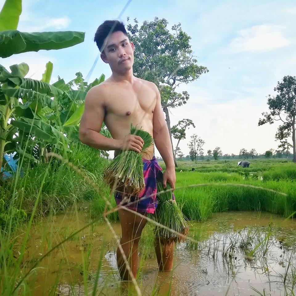 หนุ่มเข้มหล่อบ้านๆ แสบทรวง 001
