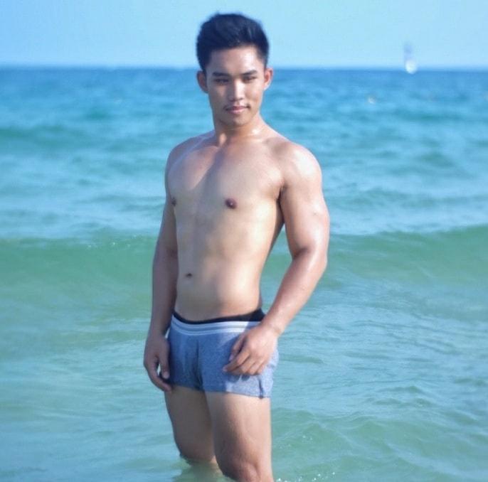 หนุ่มเข้มหล่อบ้านๆ แสบทรวง 001