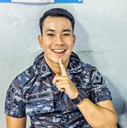 ทหารหล่อ
