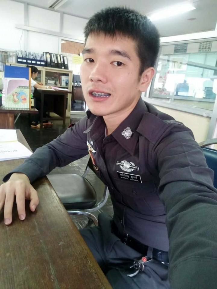 ตำรวจหล่อ