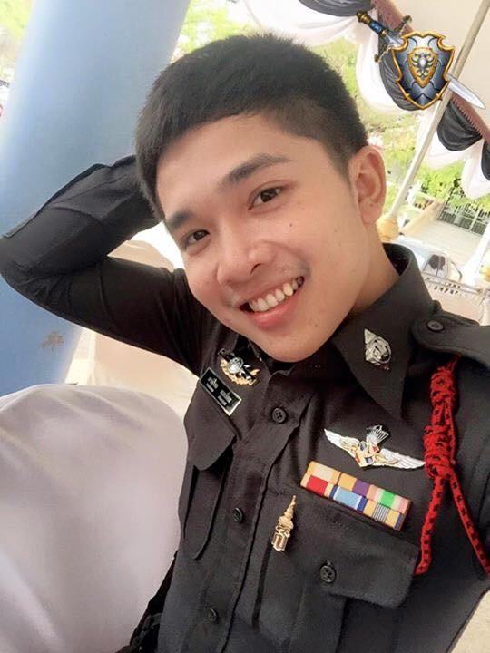 ตำรวจหล่อ
