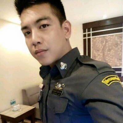 ตำรวจหล่อ