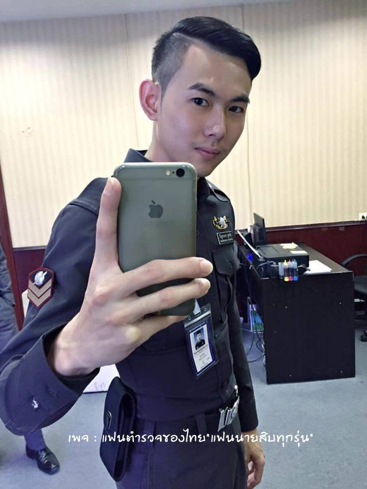 ตำรวจหล่อ