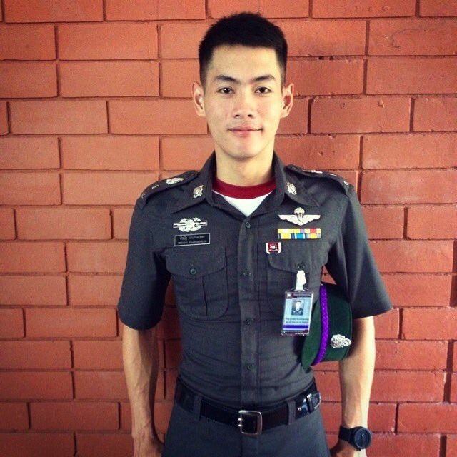 ตำรวจหล่อ