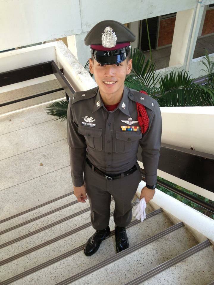 ตำรวจหล่อ