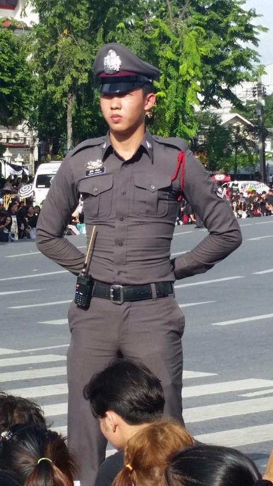 ตำรวจหล่อ