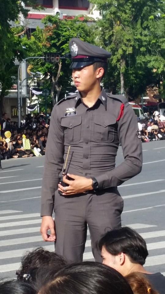 ตำรวจหล่อ