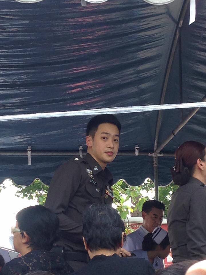 ตำรวจหล่อ