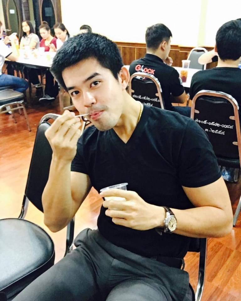 ตำรวจหล่อ