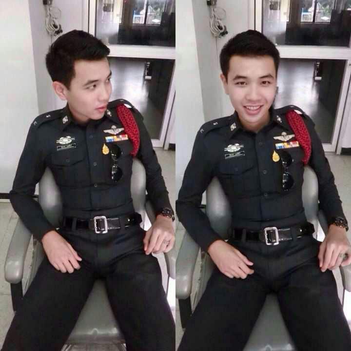 ตำรวจหล่อ