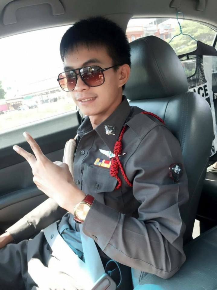 ตำรวจหล่อ