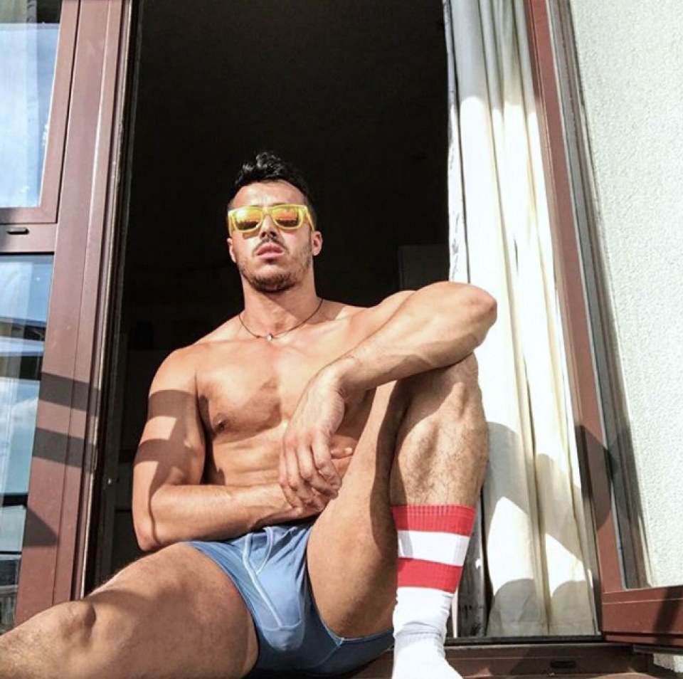 hot male 103 (18+)