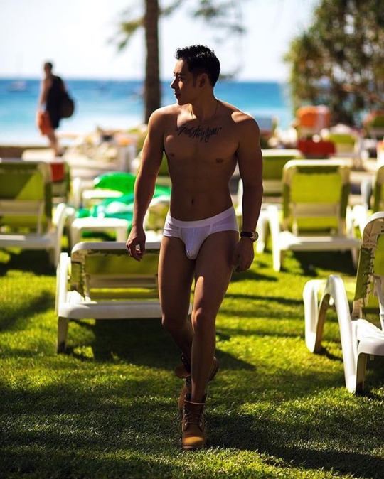 hot male 103 (18+)