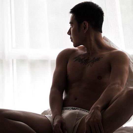 hot male 103 (18+)