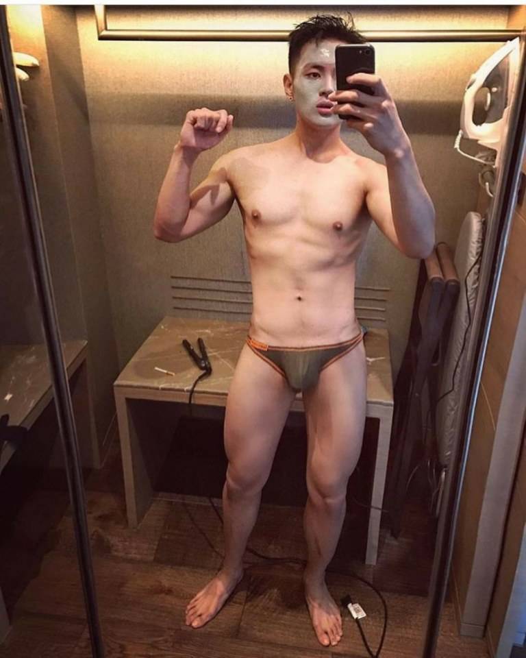 hot male 103 (18+)