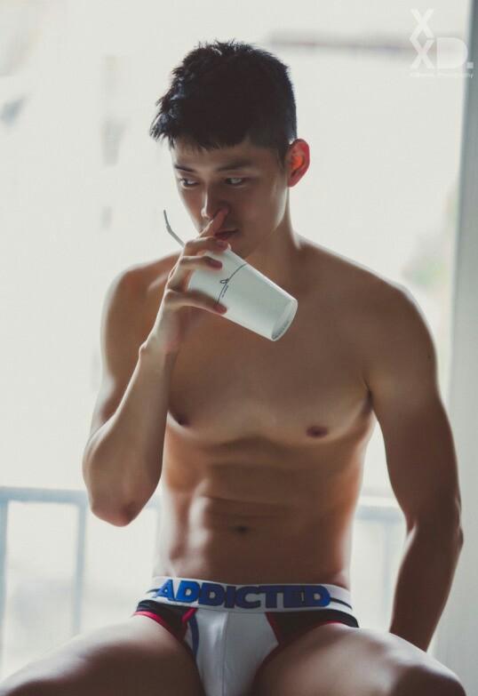 hot male 103 (18+)