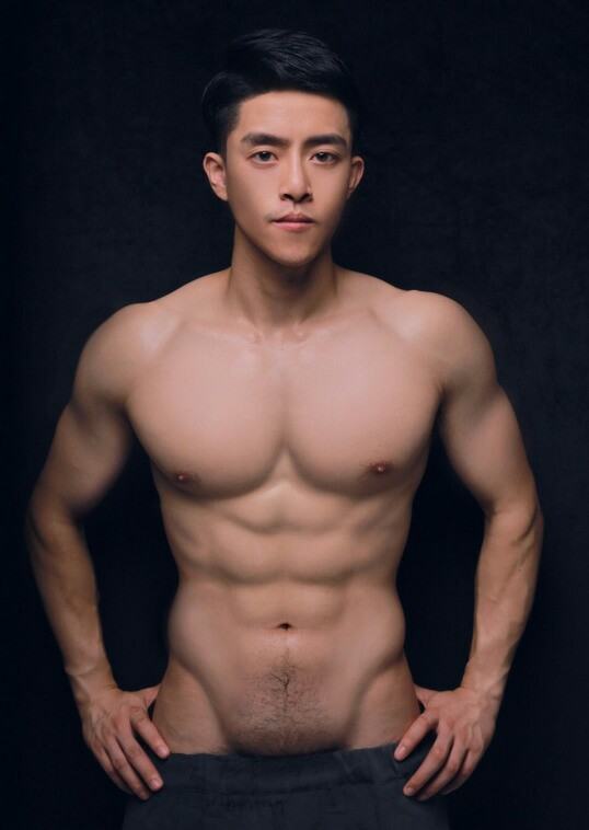 hot male 103 (18+)