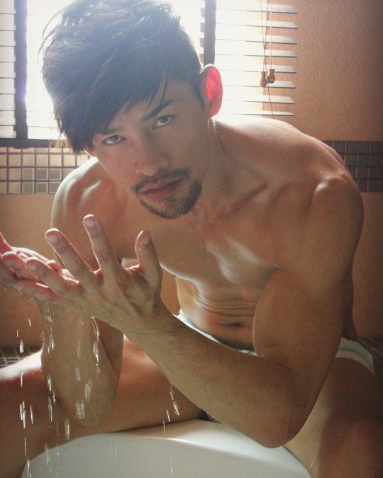 hot male 103 (18+)