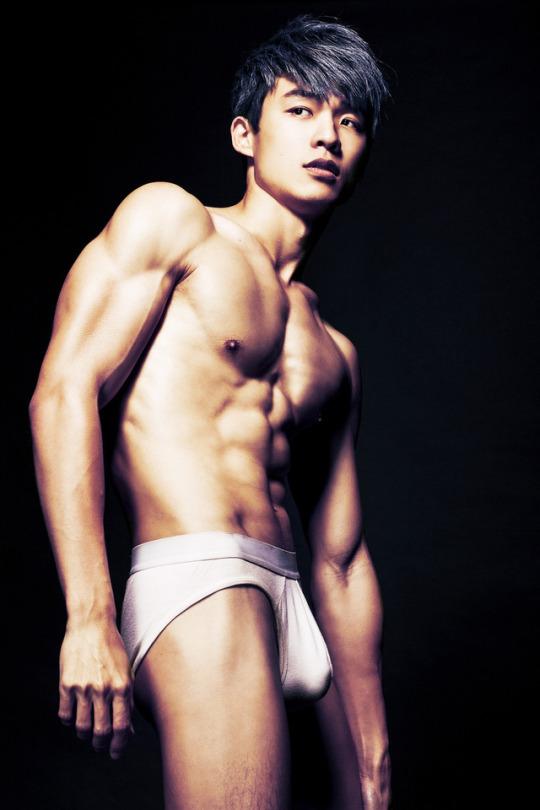 hot male 103 (18+)