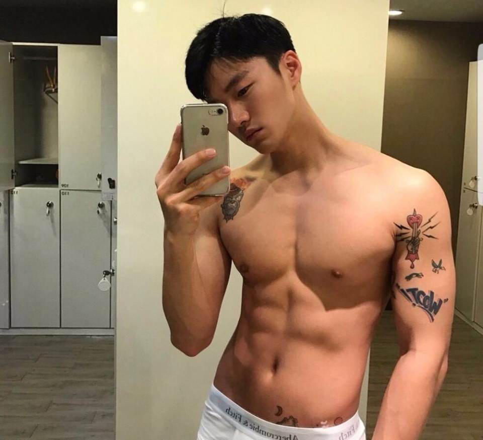 หล่อน่าฟัด