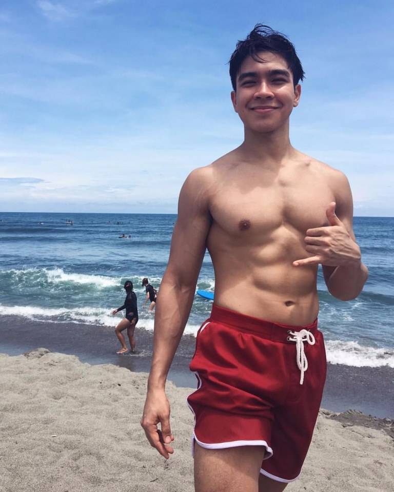 หล่อน่าฟัด