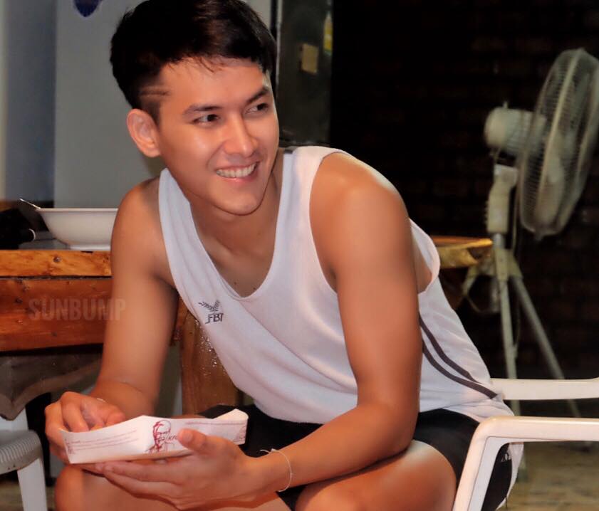 หนุ่มเข้มหล่อบ้านๆ แสบทรวง 013