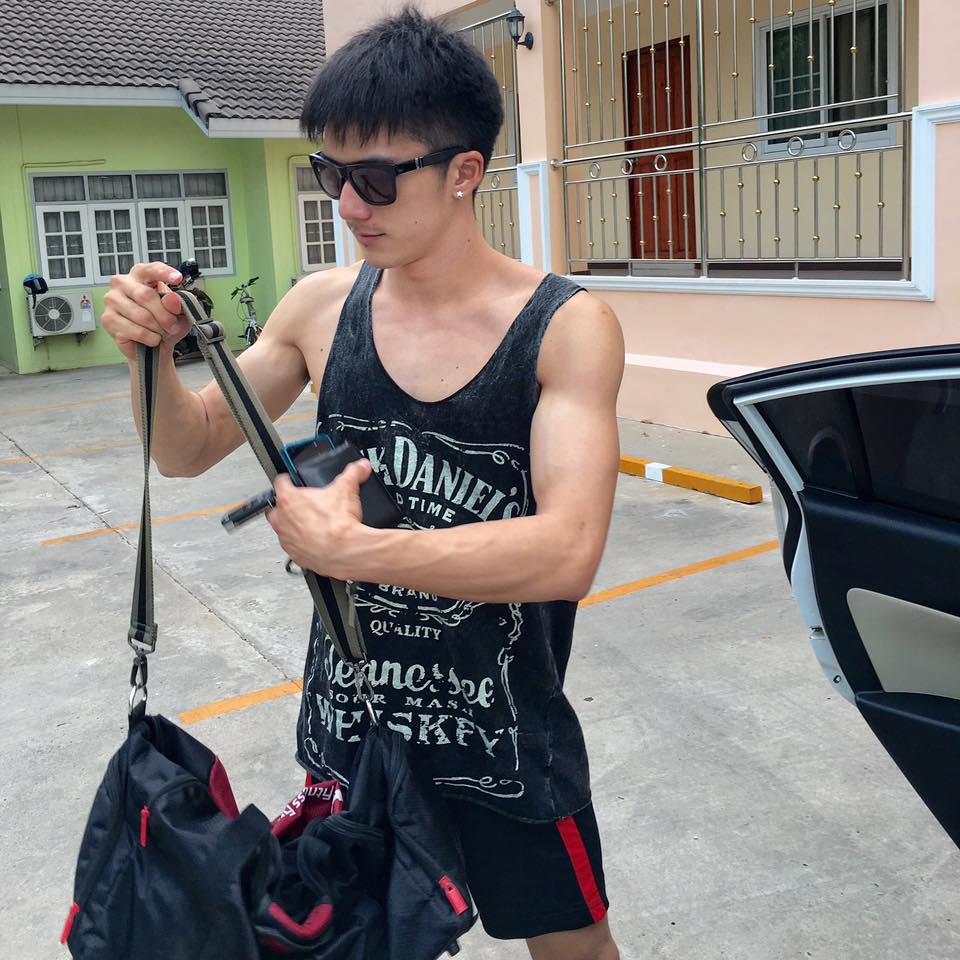 พ่อหนุ่มน้อยอีกสักชุด 1,910