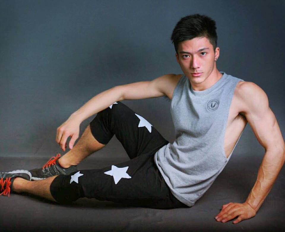 พ่อหนุ่มน้อยอีกสักชุด 1,910