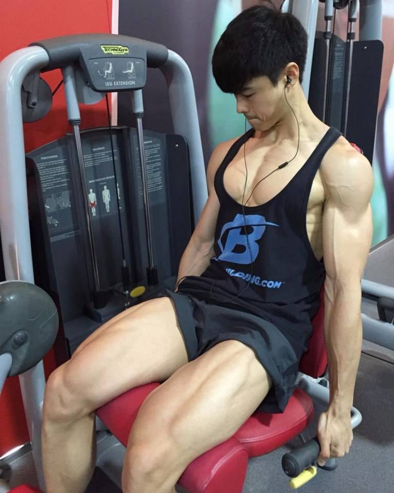 นกว่าขาเขาแข็งแรงจังค่ะพี่ตา 1,913