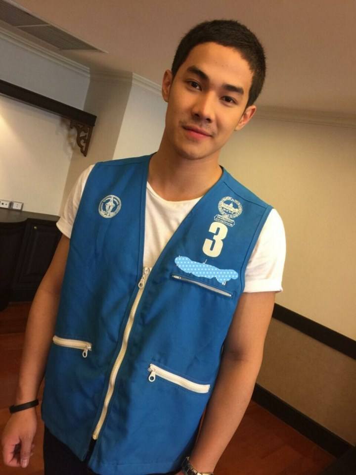 ผู้ชายในเครื่องแบบทั้งน้อยทั้งใหญ่ 1,923