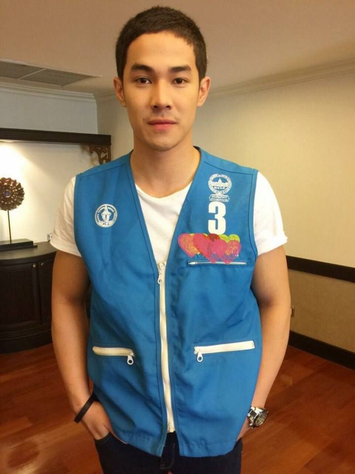 ผู้ชายในเครื่องแบบทั้งน้อยทั้งใหญ่ 1,923