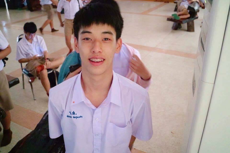 ผู้ชายในเครื่องแบบทั้งน้อยทั้งใหญ่ 1,923