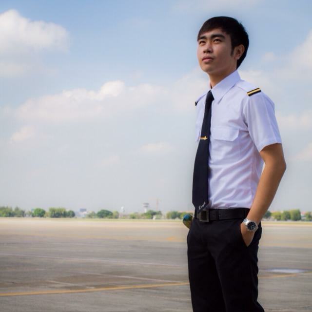 ผู้ชายในเครื่องแบบทั้งน้อยทั้งใหญ่ 1,923