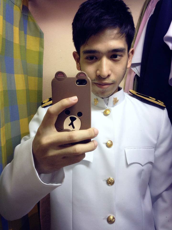 ผู้ชายในเครื่องแบบทั้งน้อยทั้งใหญ่ 1,923