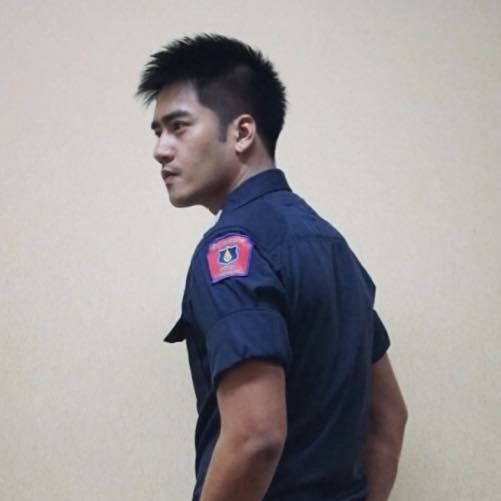 ผู้ชายในเครื่องแบบทั้งน้อยทั้งใหญ่ 1,923