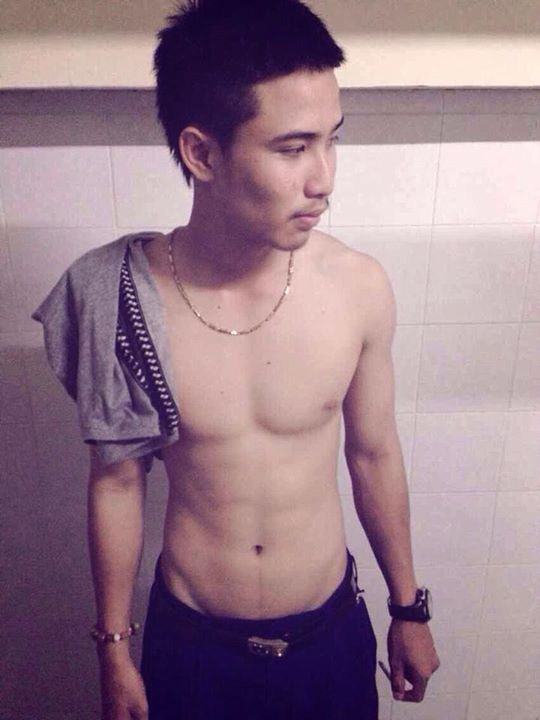 ภาพท่อนบนของลำตัวผู้ชายที่ถอดเสื้อ 1,936