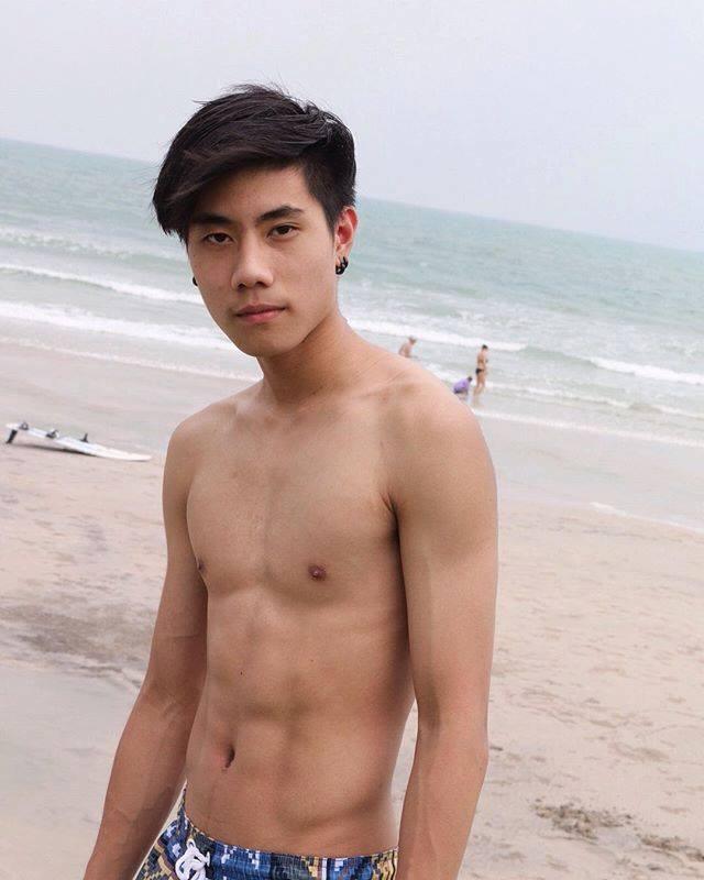 ภาพท่อนบนของลำตัวผู้ชายที่ถอดเสื้อ 1,936