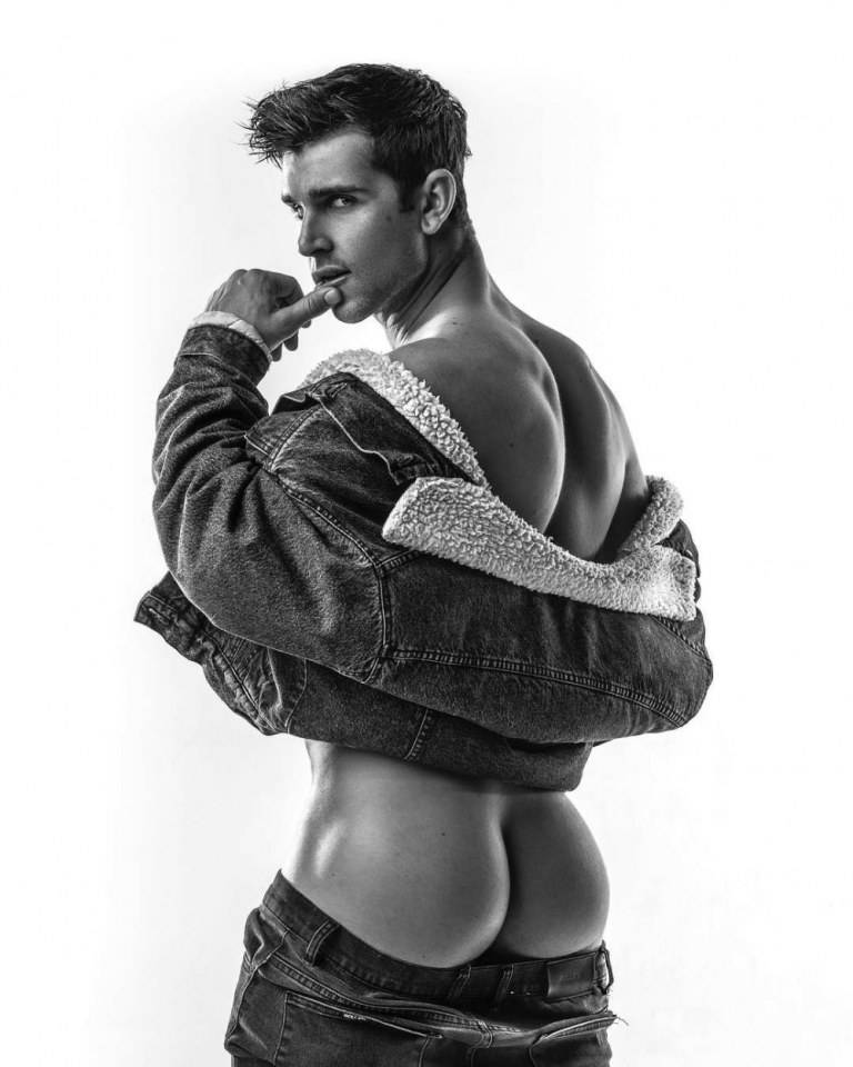hot male 111 (18+)
