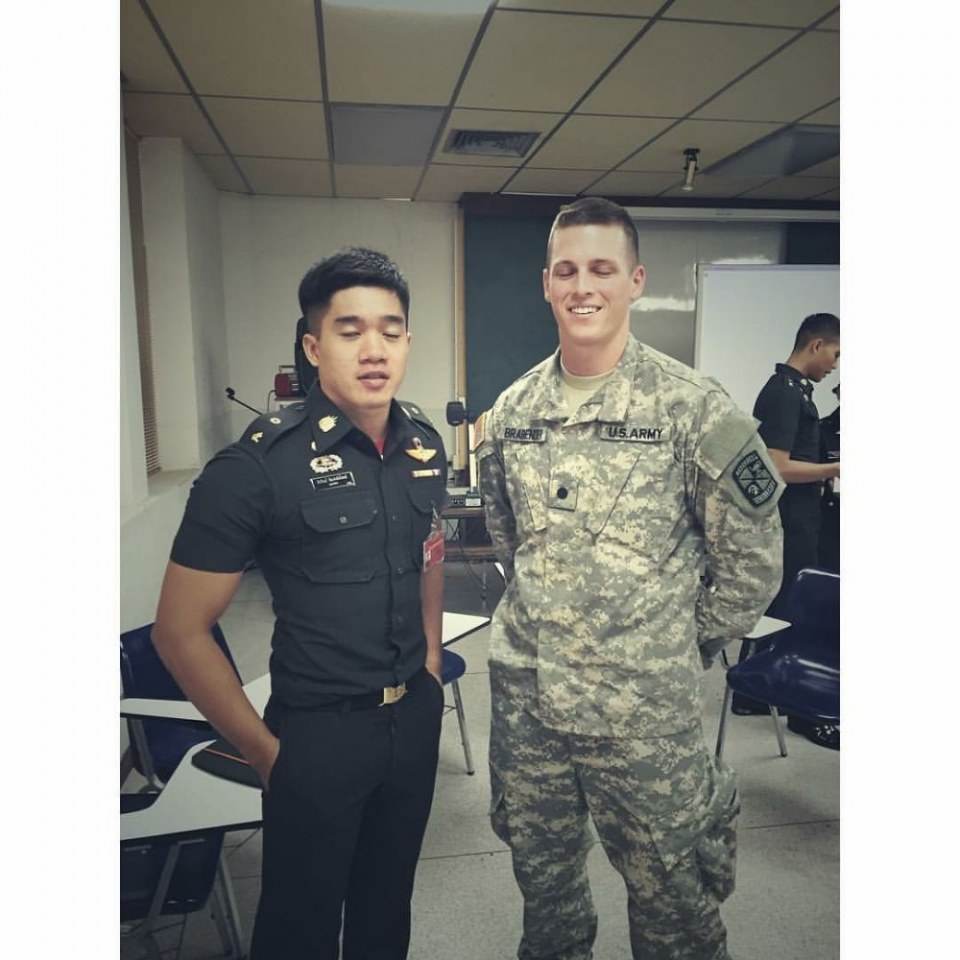 พี่ทหารคนนี้เริ่ดสุด  ใครเถียงโดนบารวีตบ 1,947