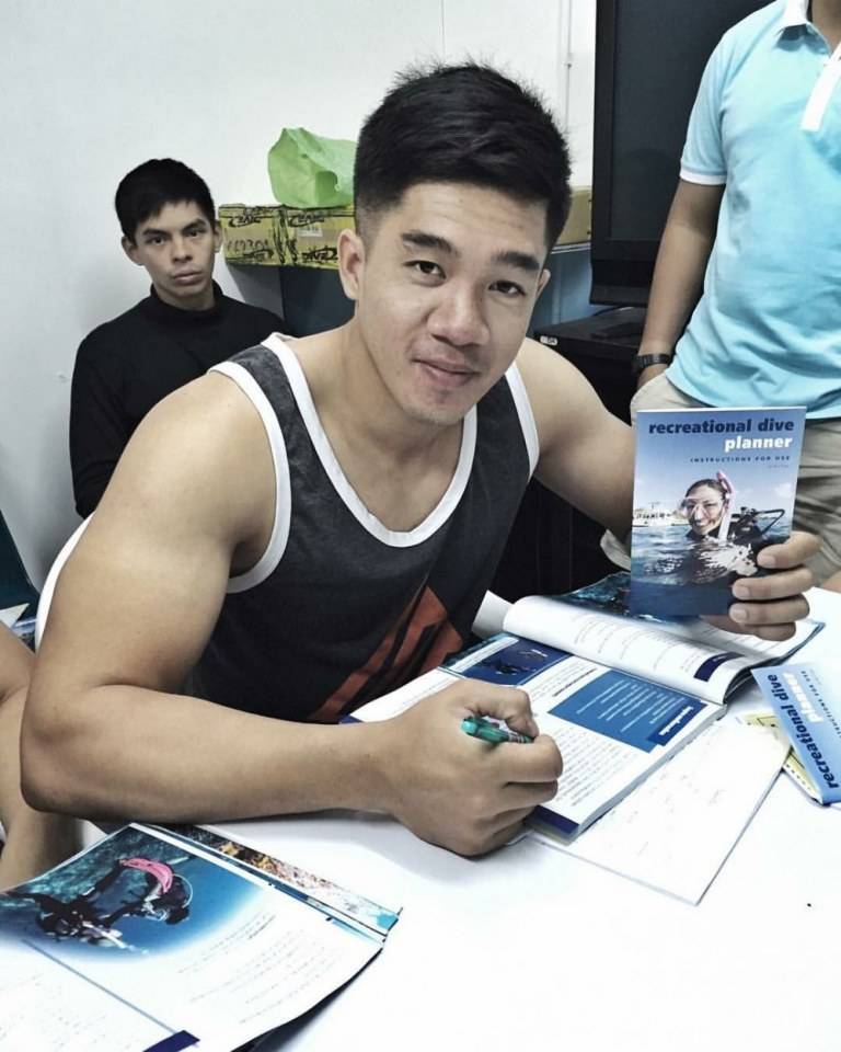 พี่ทหารคนนี้เริ่ดสุด  ใครเถียงโดนบารวีตบ 1,947