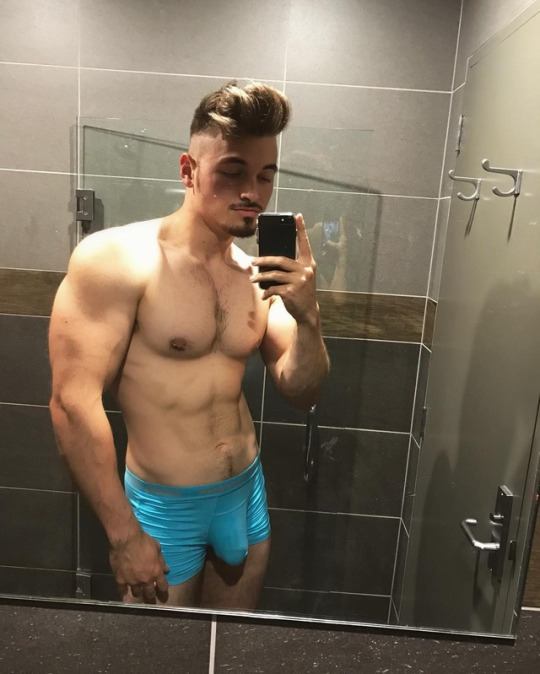 hot male 112 (18+)