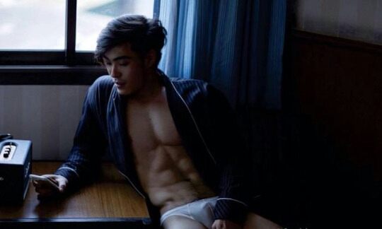 hot male 112 (18+)