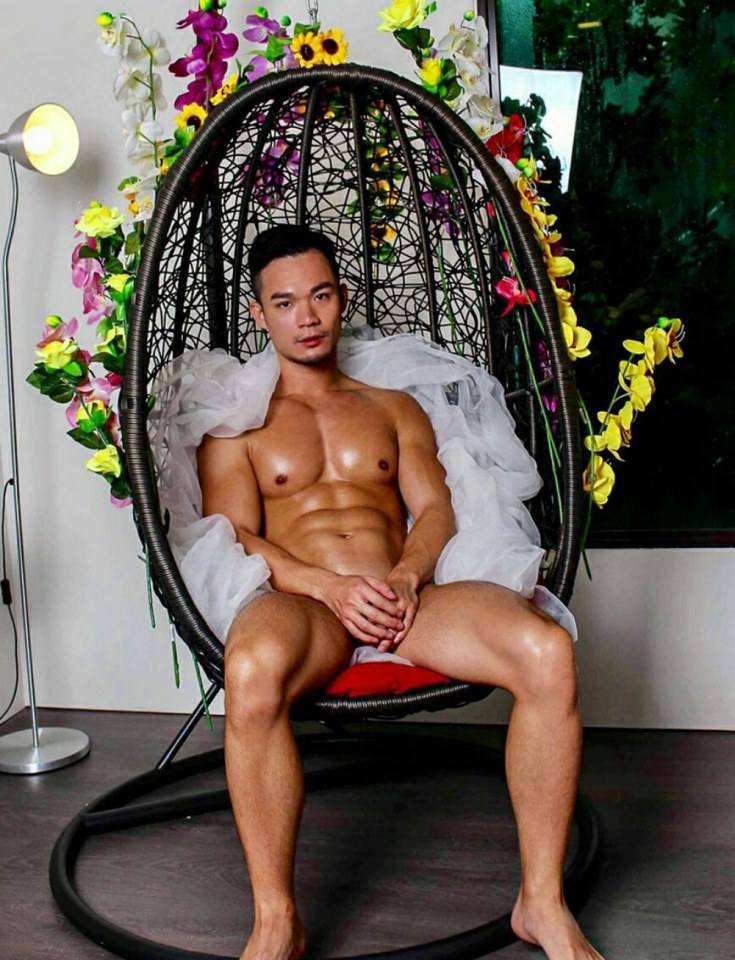 hot male 113 (18+)
