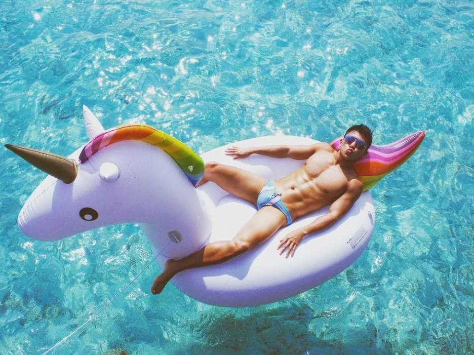 hot male 113 (18+)