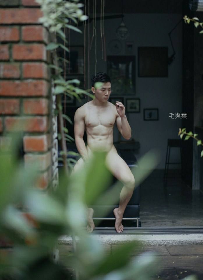hot male 113 (18+)